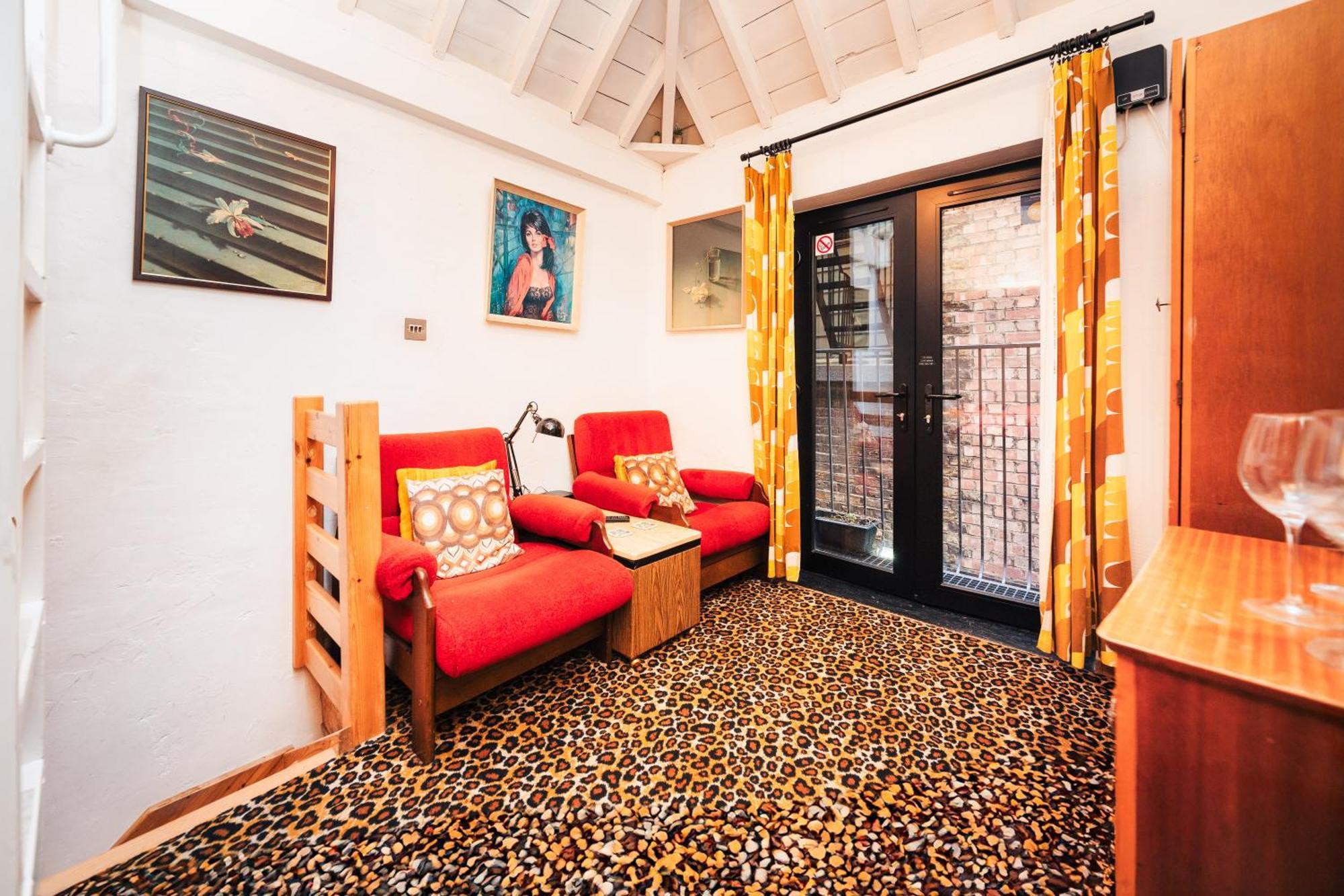Appartement Quirky And Cosy Soho Stables House Londen