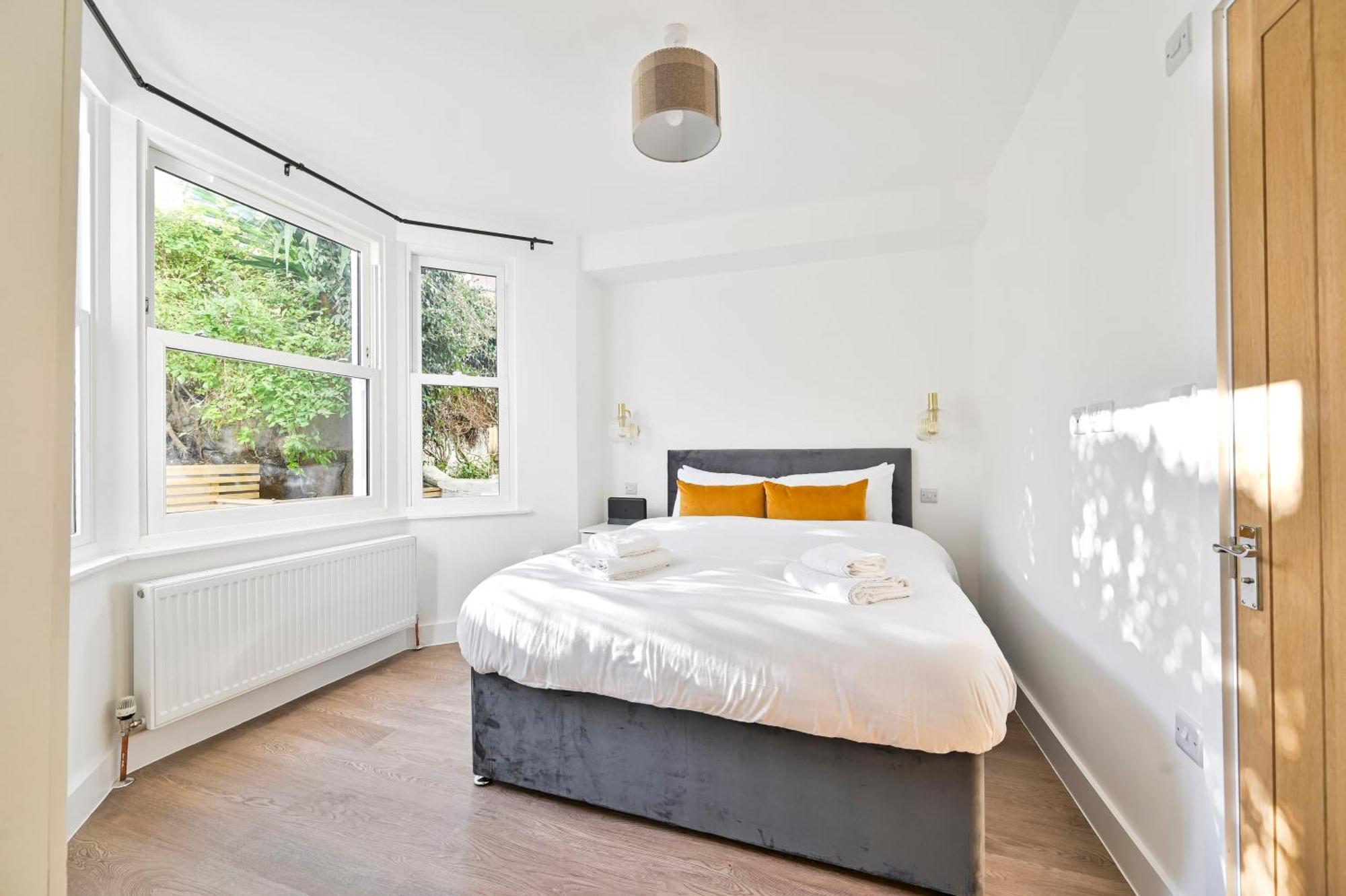 Beautiful 2 Bed With En Suite, Near Tube And Stamford Bridge Apartment *
