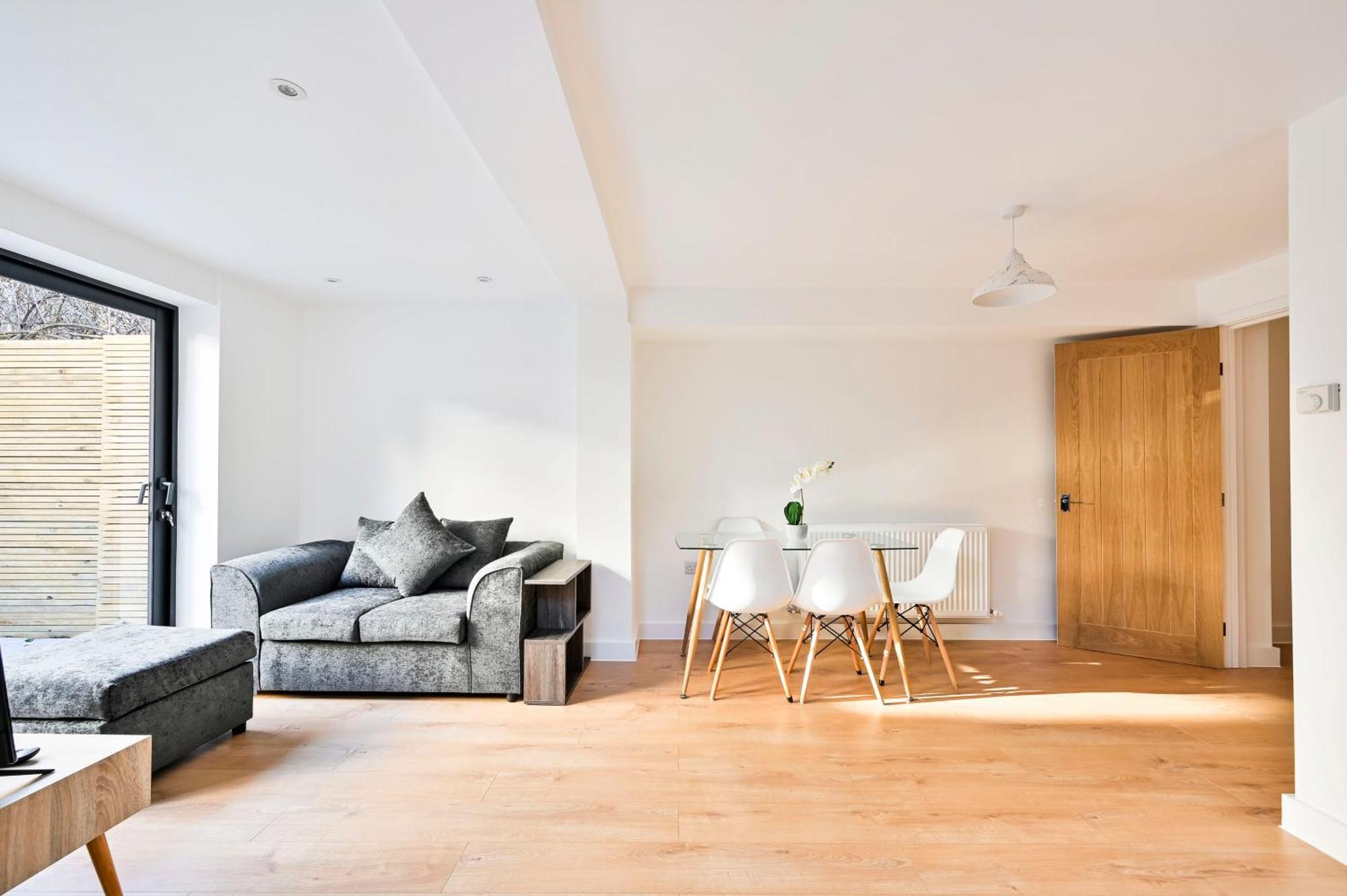 Beautiful 2 Bed With En Suite, Near Tube And Stamford Bridge Apartment *