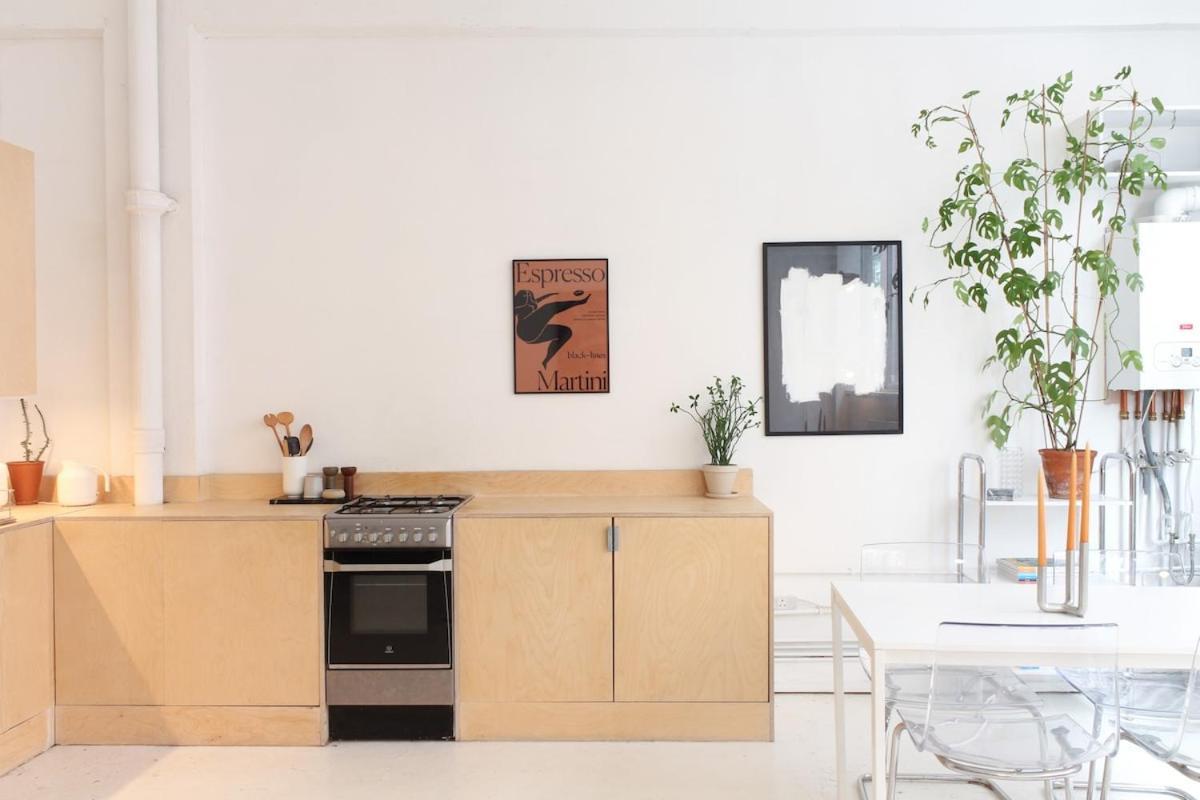 Bright & Spacious 2br Flat, Great Transport Links Apartment