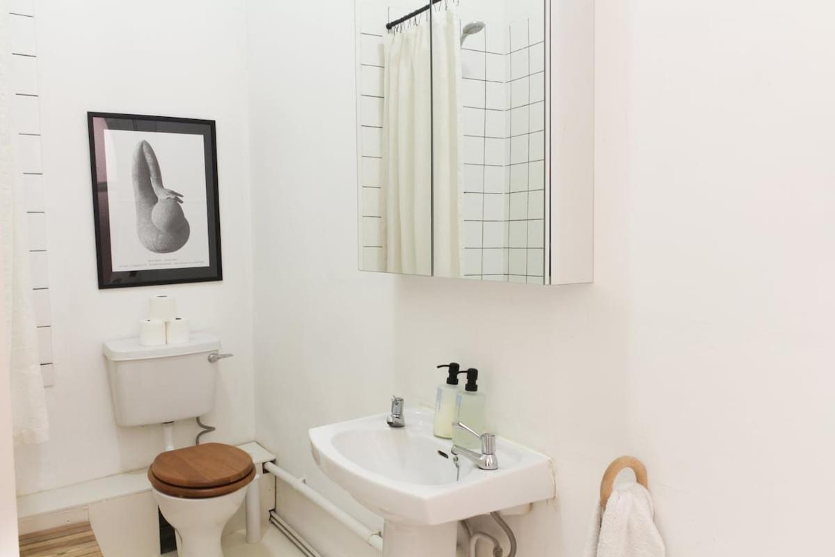 Bright & Spacious 2br Flat, Great Transport Links Apartment *