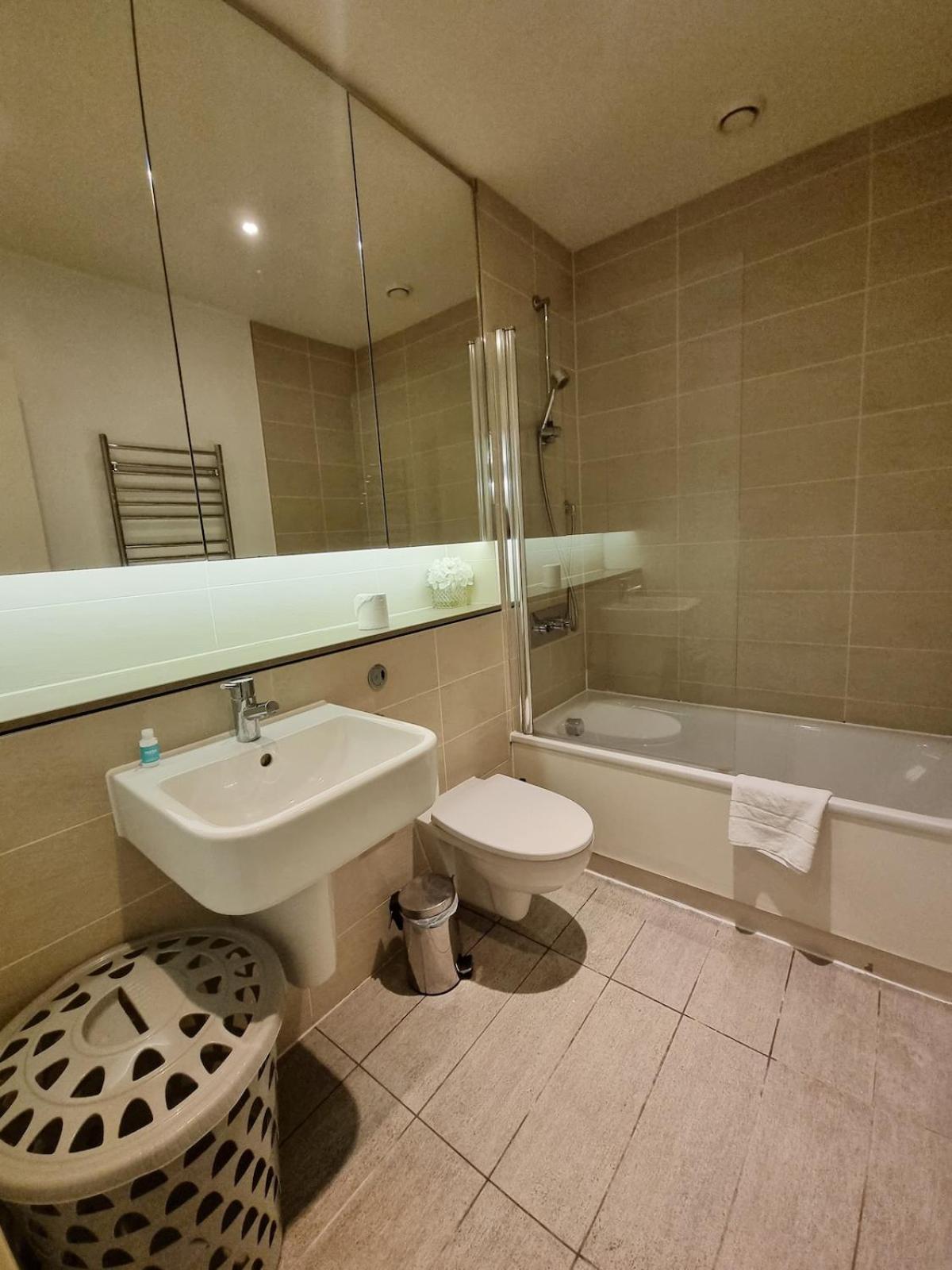 Centre Flat Near Sights Apartment London