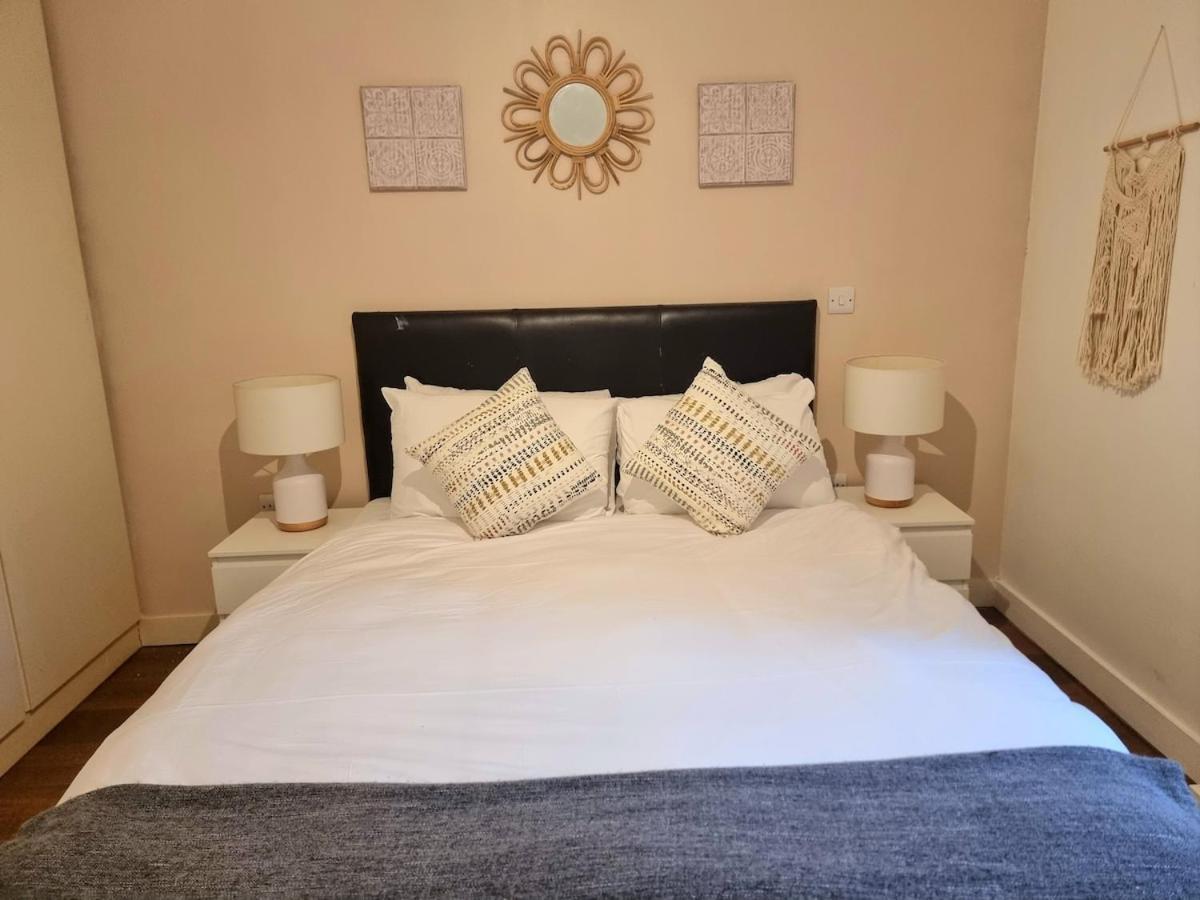 Centre Flat Near Sights *