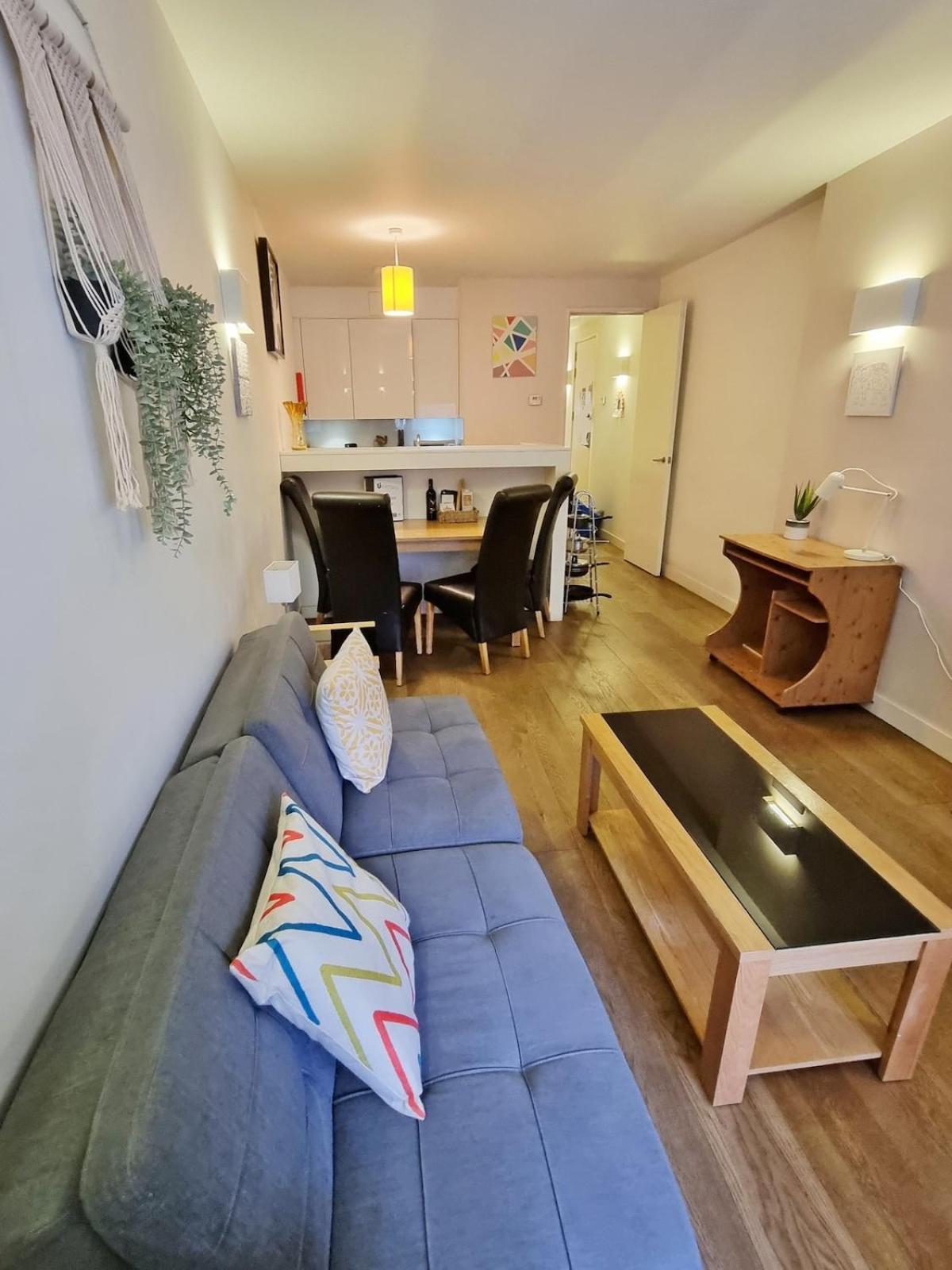 Centre Flat Near Sights
