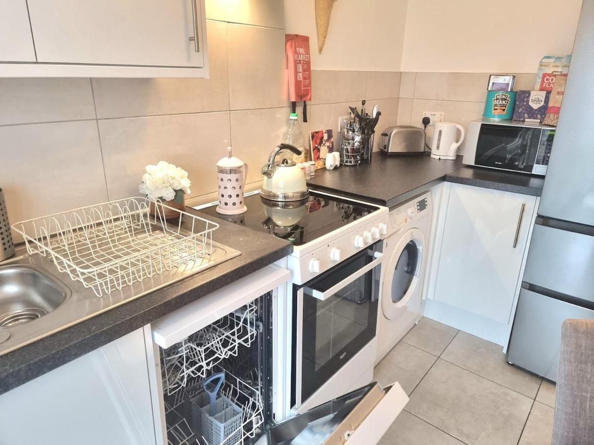 2bed 2bath 8min To Bridge Appartement Londen