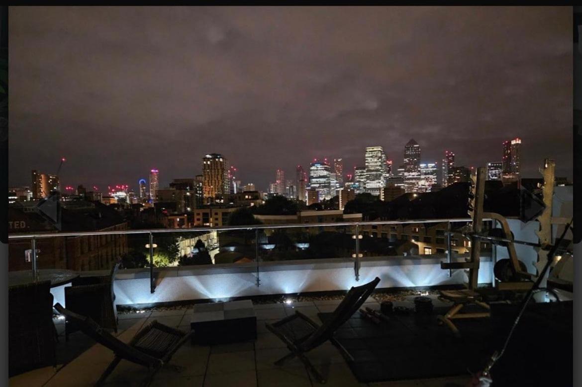 Penthouse - Canary Wharf - 24 Hr Concierge, Gym, Hot Tub, Sauna, Balcony, Terrace