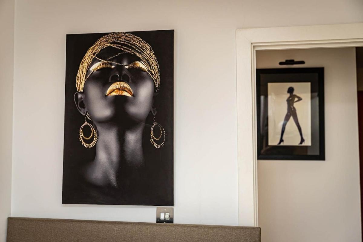 Apartment Penthouse - Canary Wharf - 24 Hr Concierge, Gym, Hot Tub, Sauna, Balcony, Terrace