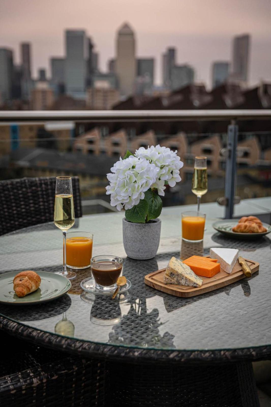 Apartment Penthouse - Canary Wharf - 24 Hr Concierge, Gym, Hot Tub, Sauna, Balcony, Terrace London