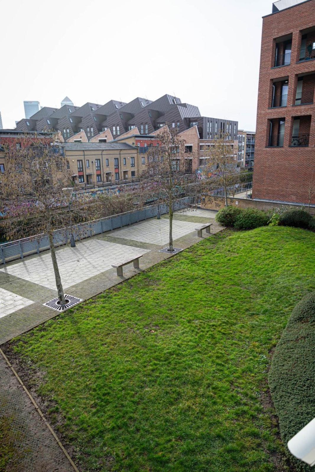 Penthouse - Canary Wharf - 24 Hr Concierge, Gym, Hot Tub, Sauna, Balcony, Terrace * London
