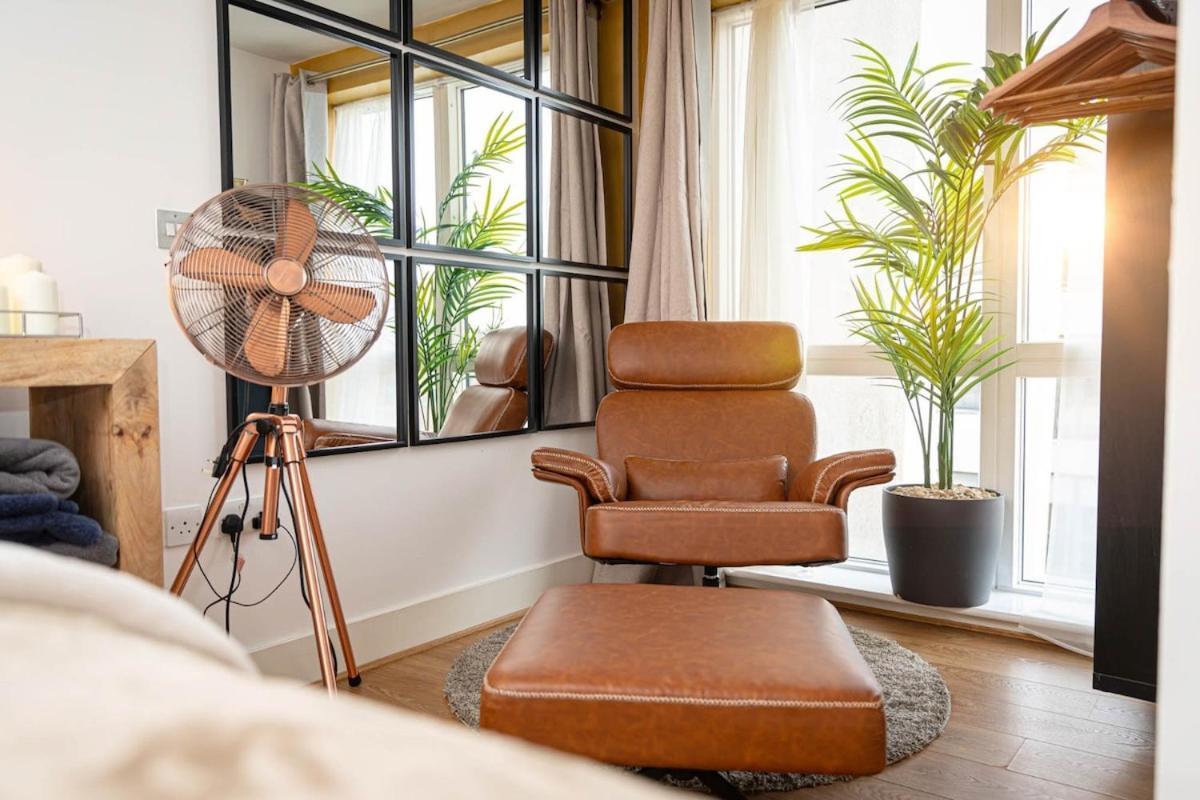 Apartment Penthouse - Canary Wharf - 24 Hr Concierge, Gym, Hot Tub, Sauna, Balcony, Terrace London