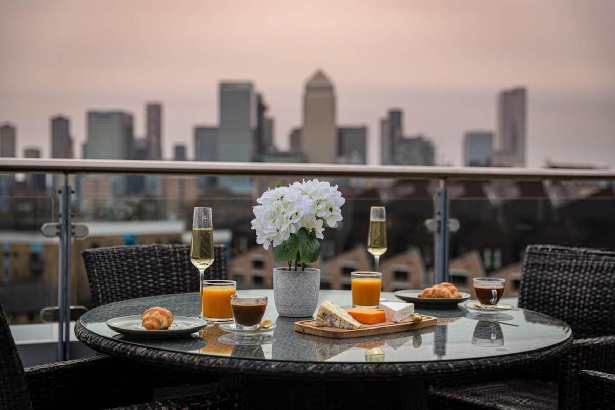 Penthouse - Canary Wharf - 24 Hr Concierge, Gym, Hot Tub, Sauna, Balcony, Terrace Apartment
