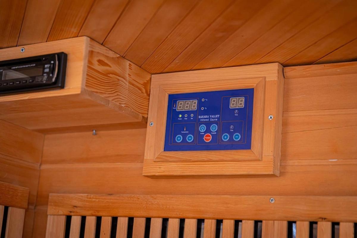 Penthouse - Canary Wharf - 24 Hr Concierge, Gym, Hot Tub, Sauna, Balcony, Terrace *