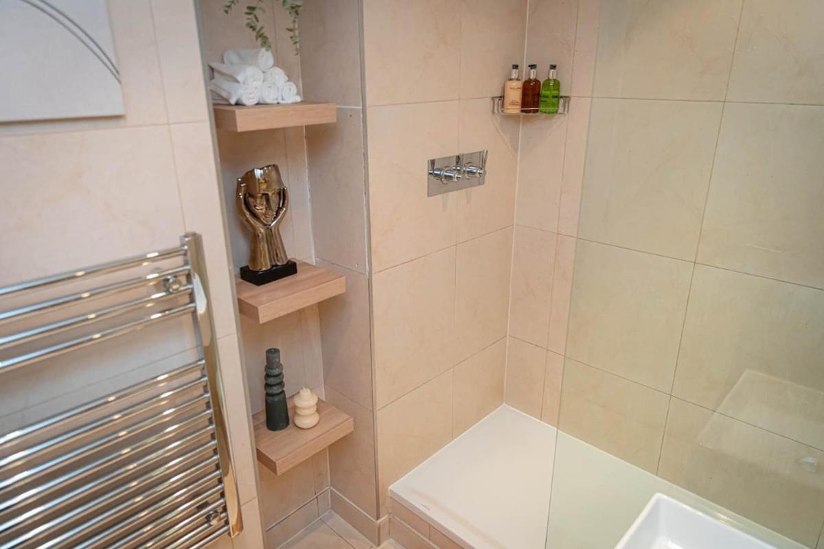 Apartment Penthouse - Canary Wharf - 24 Hr Concierge, Gym, Hot Tub, Sauna, Balcony, Terrace London