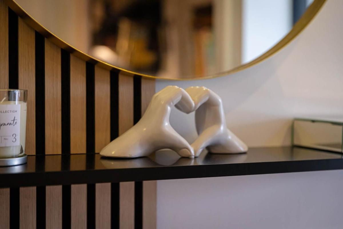 Penthouse - Canary Wharf - 24 Hr Concierge, Gym, Hot Tub, Sauna, Balcony, Terrace Apartment *