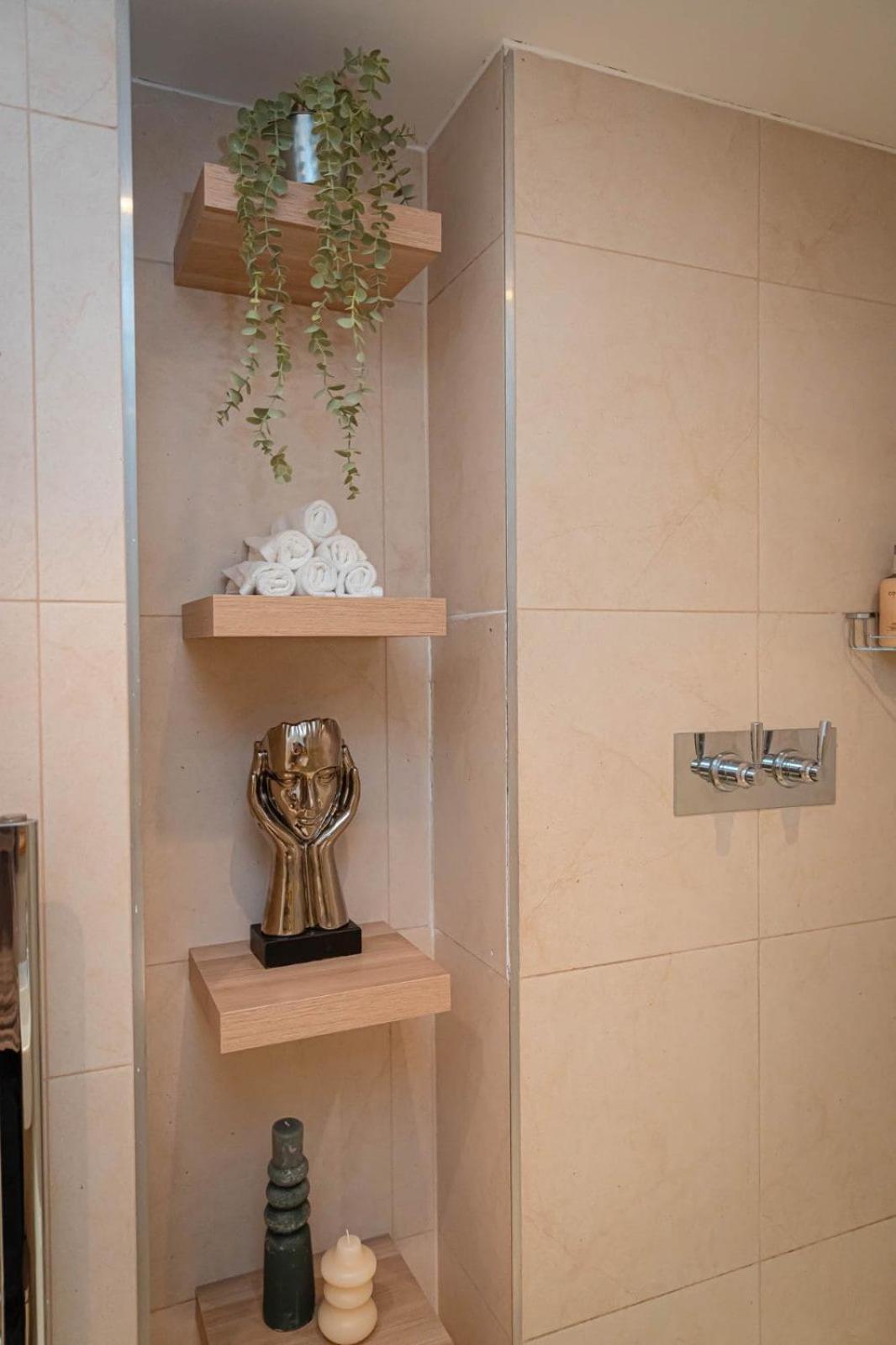 Apartment Penthouse - Canary Wharf - 24 Hr Concierge, Gym, Hot Tub, Sauna, Balcony, Terrace *
