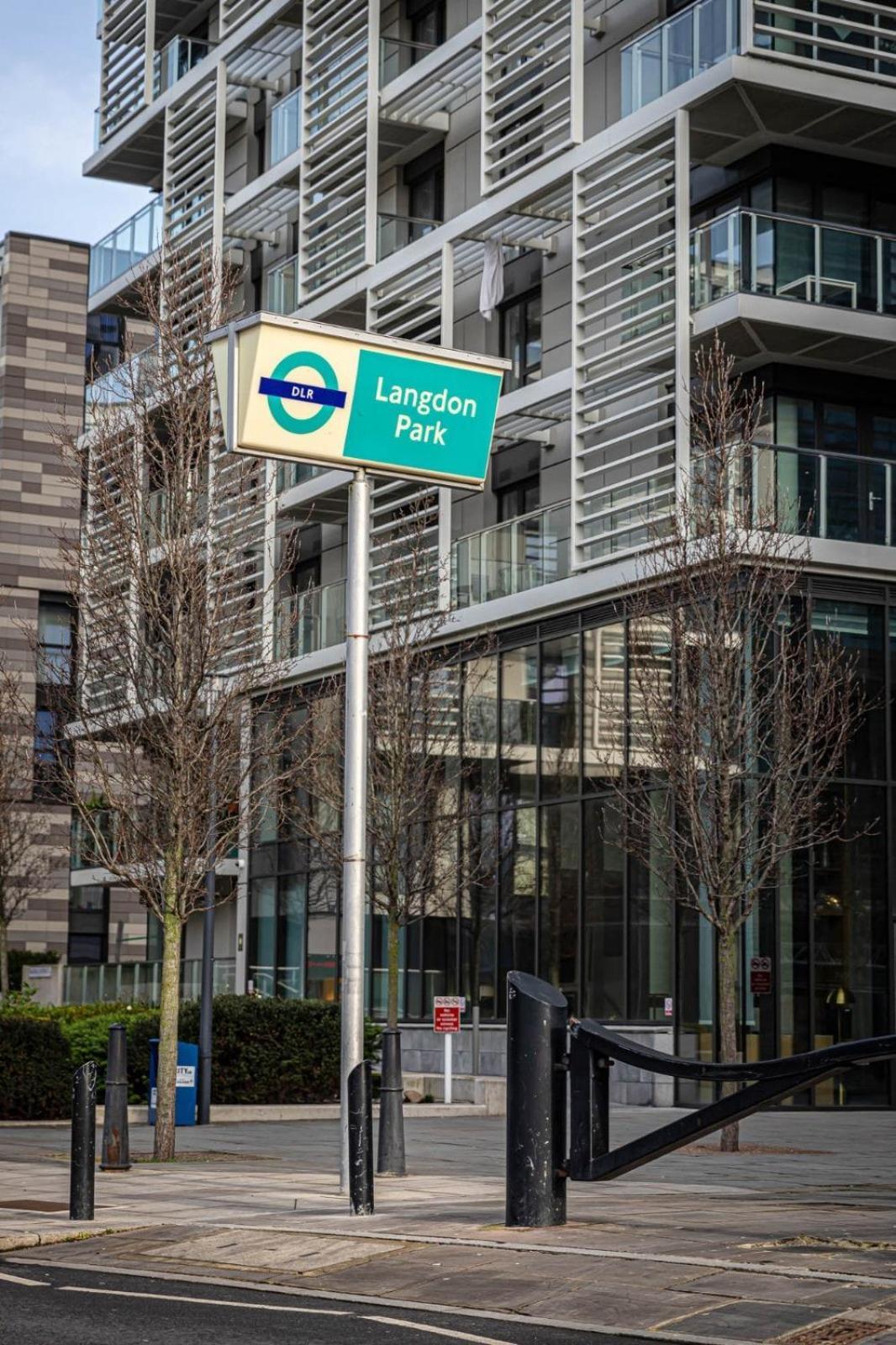 Penthouse - Canary Wharf - 24 Hr Concierge, Gym, Hot Tub, Sauna, Balcony, Terrace * London
