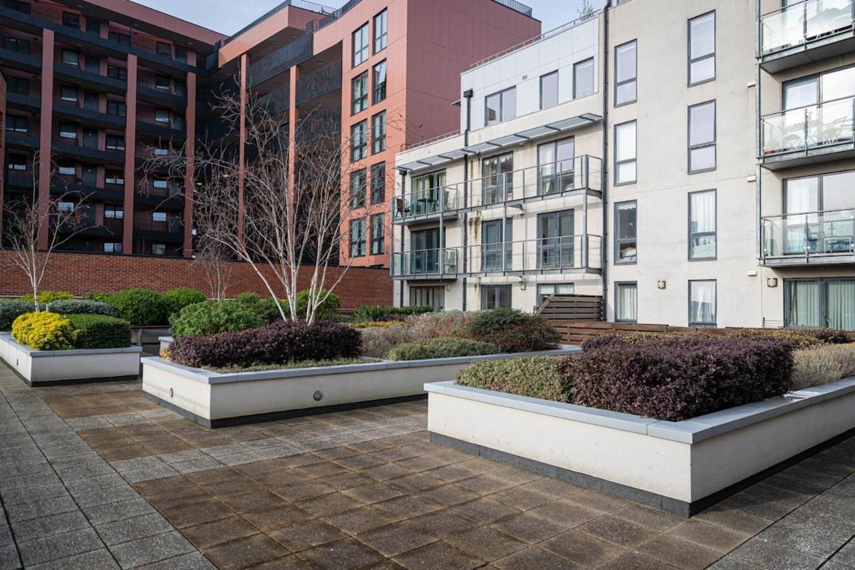Apartment Penthouse - Canary Wharf - 24 Hr Concierge, Gym, Hot Tub, Sauna, Balcony, Terrace London