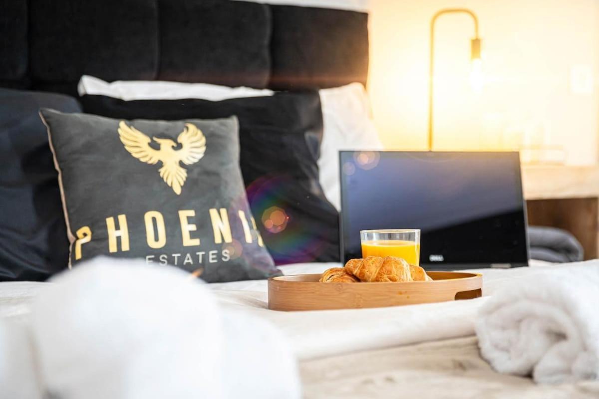Penthouse - Canary Wharf - 24 Hr Concierge, Gym, Hot Tub, Sauna, Balcony, Terrace