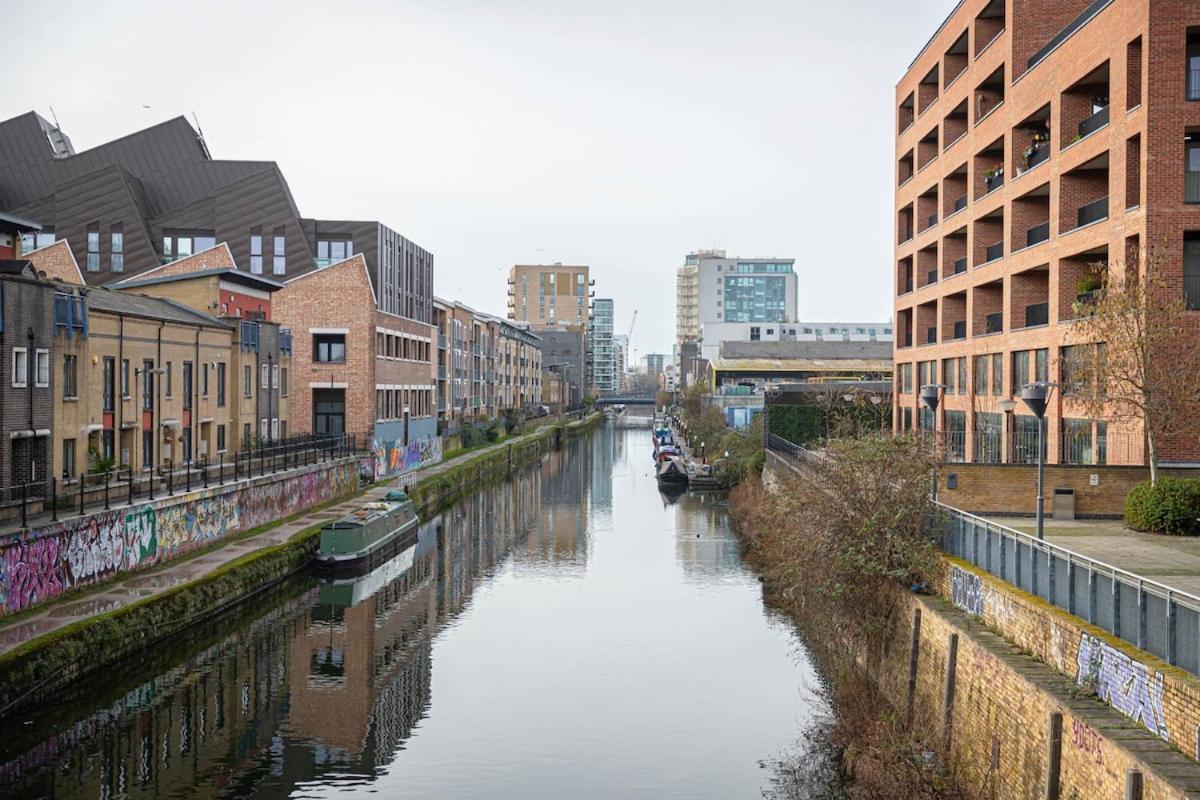 Apartment Penthouse - Canary Wharf - 24 Hr Concierge, Gym, Hot Tub, Sauna, Balcony, Terrace *