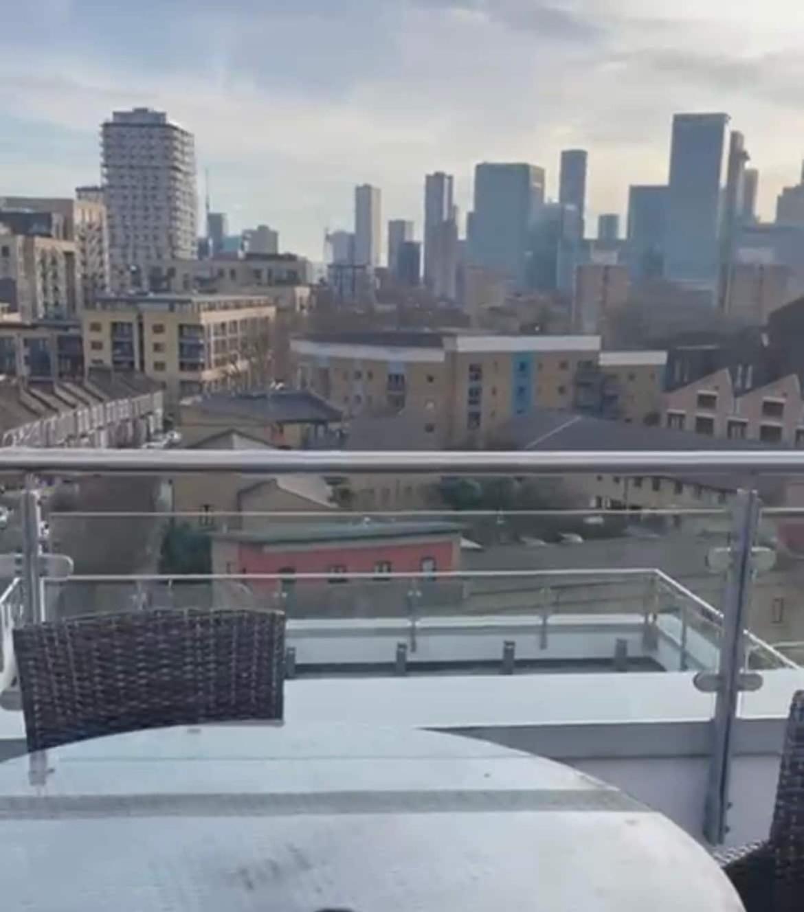 Penthouse - Canary Wharf - 24 Hr Concierge, Gym, Hot Tub, Sauna, Balcony, Terrace Apartment London