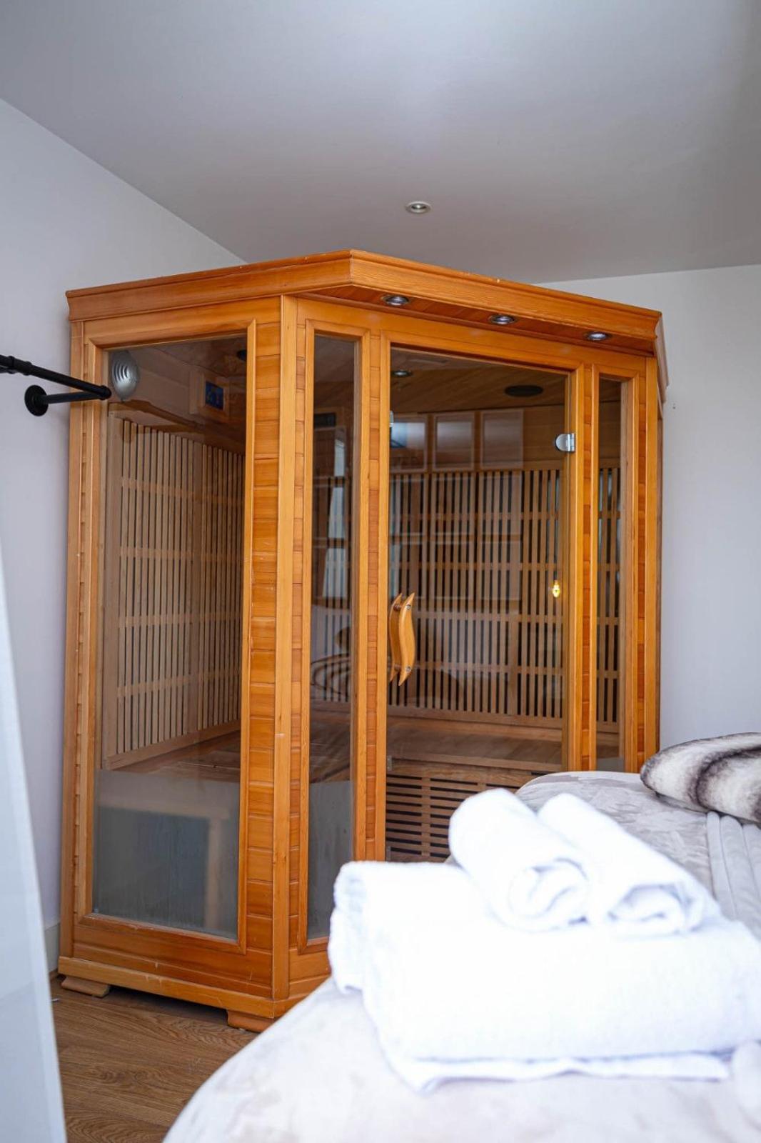 Penthouse - Canary Wharf - 24 Hr Concierge, Gym, Hot Tub, Sauna, Balcony, Terrace Apartment London