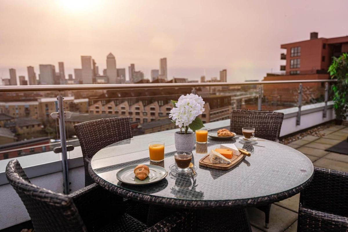 Penthouse - Canary Wharf - 24 Hr Concierge, Gym, Hot Tub, Sauna, Balcony, Terrace * London