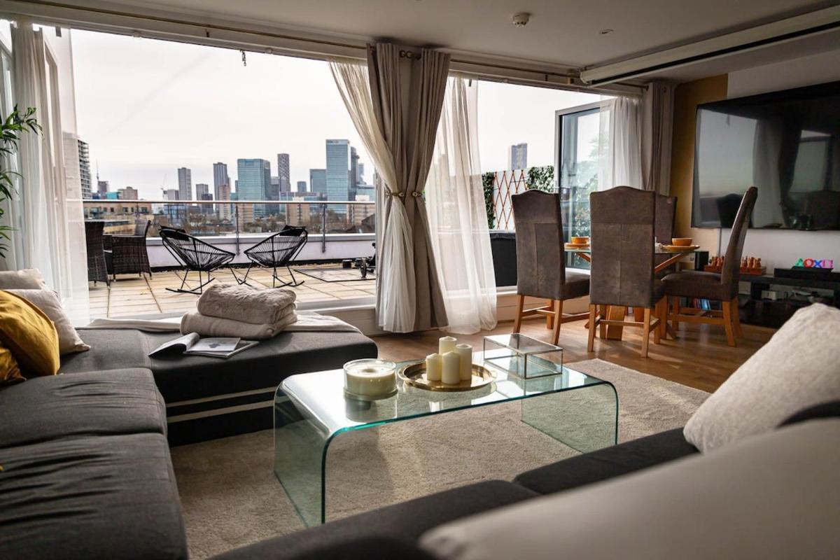 Penthouse - Canary Wharf - 24 Hr Concierge, Gym, Hot Tub, Sauna, Balcony, Terrace Apartment London