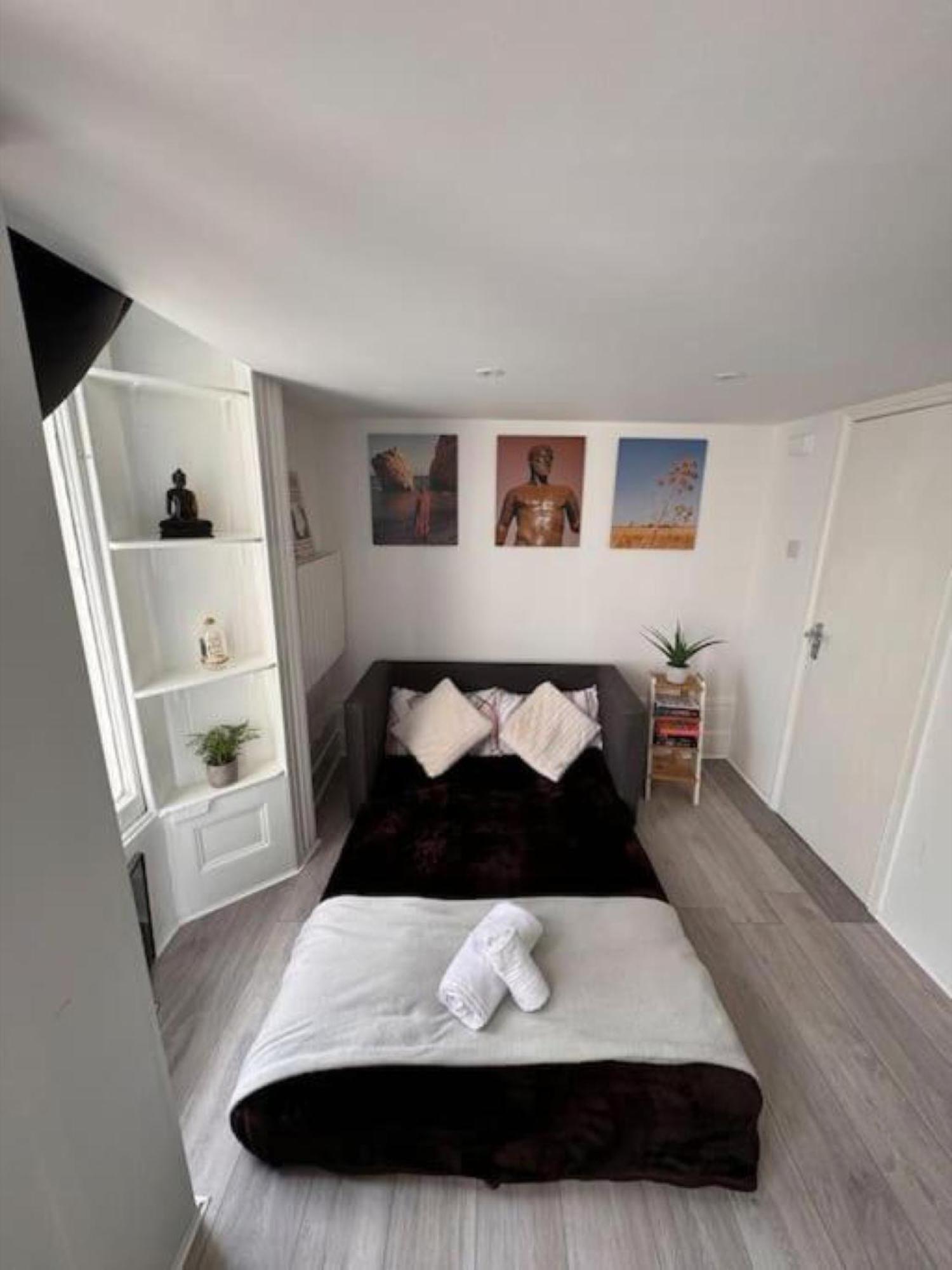 Apartment Hidden Terraced Flat In