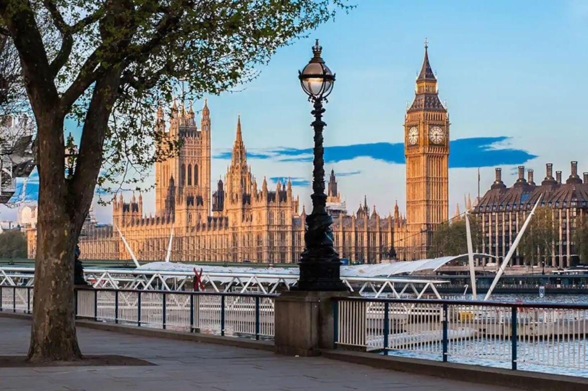 Appartement Cosy Right At Liverpool Street Station! Londen