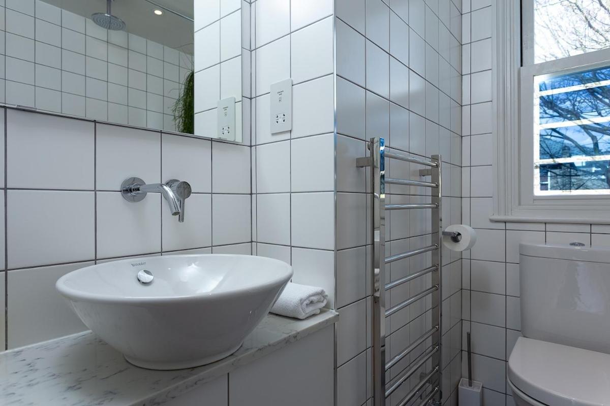 De Beauvoir Penthouse - Private 1 Bed Apartment
