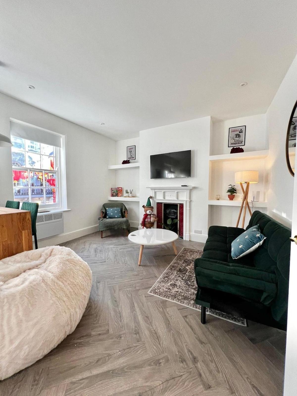 Soho Gem! 2-bedroom Mansion Flat * London