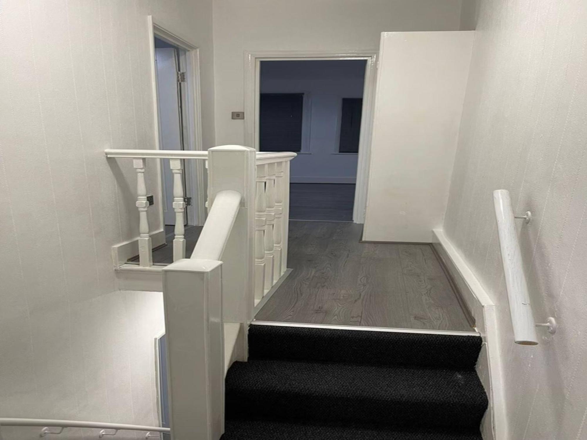 Modern 5 Bedroom House - Enfield Holiday home *