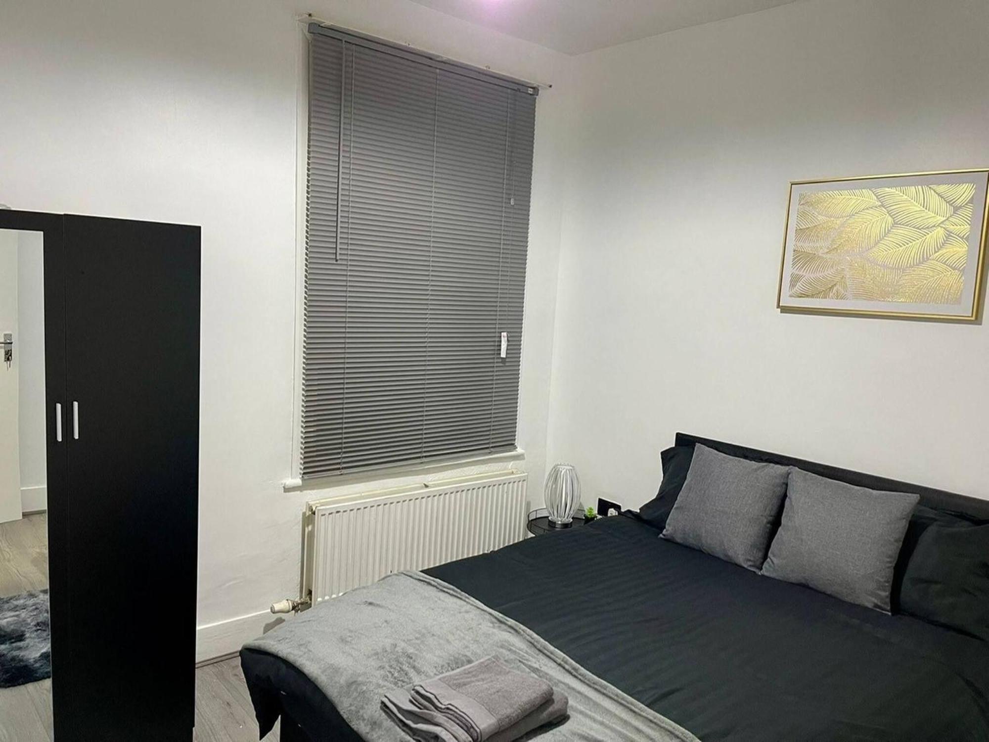 Holiday home Modern 5 Bedroom House - Enfield *