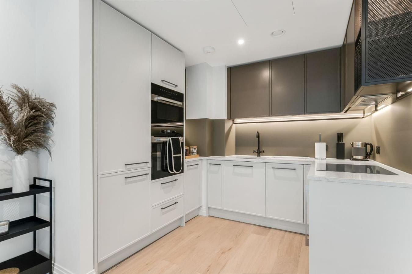 1br Chelsea Retreat With Balcony View *