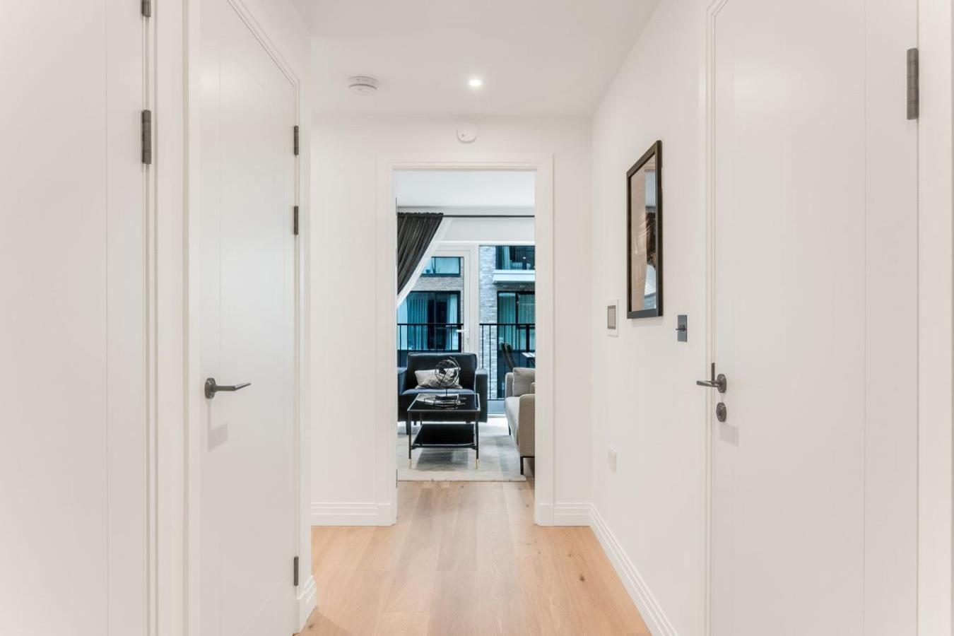 1br Chelsea Retreat With Balcony View