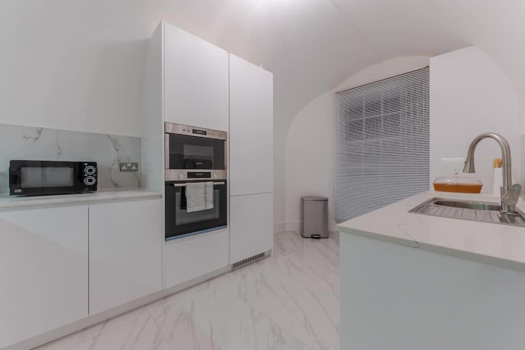 Elegant 1 Bedroom Lower Ground On Harley Street 1h * London