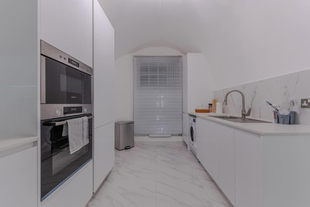 Apartment Elegant 1 Bedroom Lower Ground On Harley Street 1h London