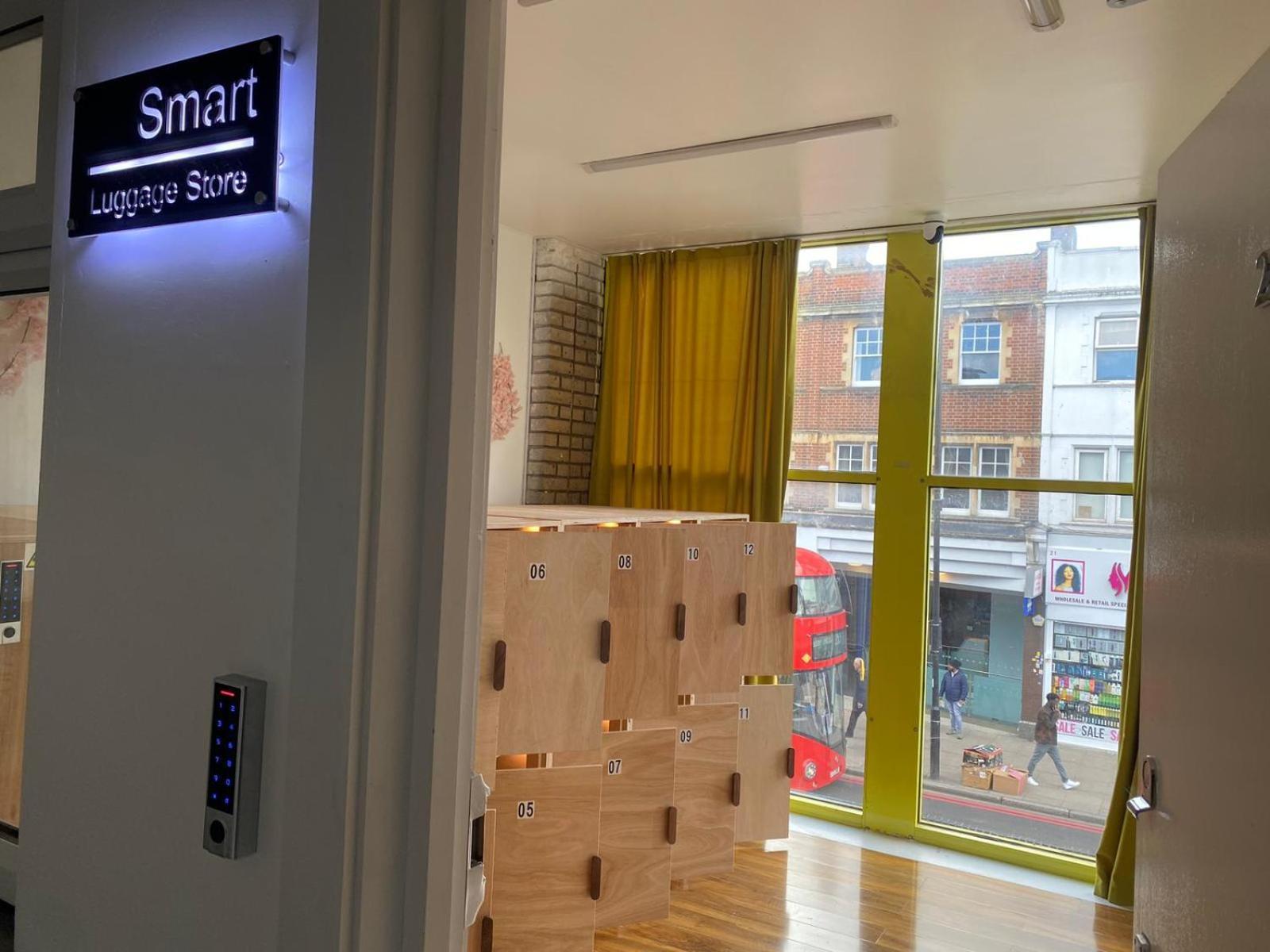 Smart Luggage Store Hostel
