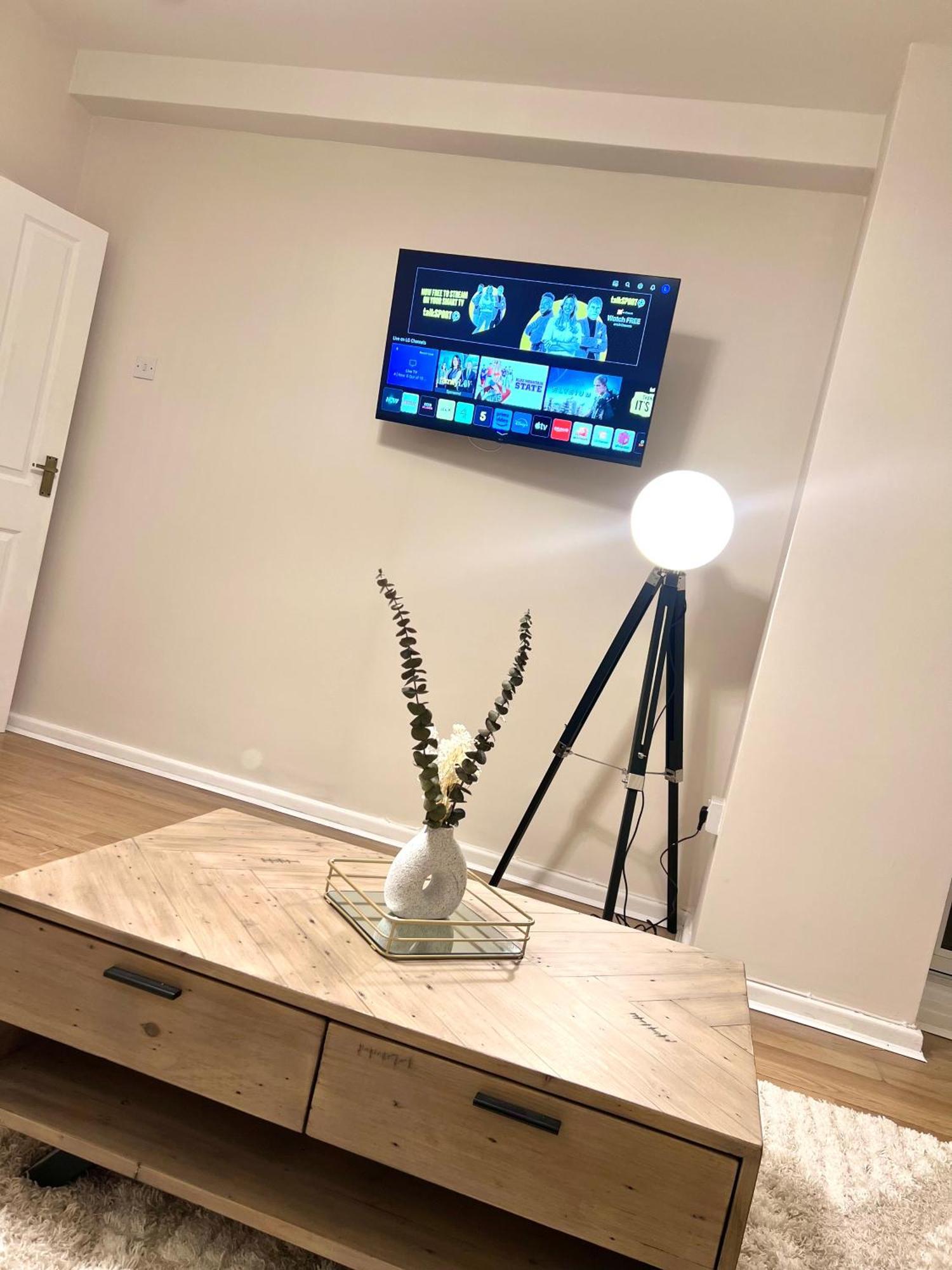 Appartement 3 Minutes To Tower Of Trendy Shoreditch Recently Refurbished 3 Bedrooms Sleeps 8 *