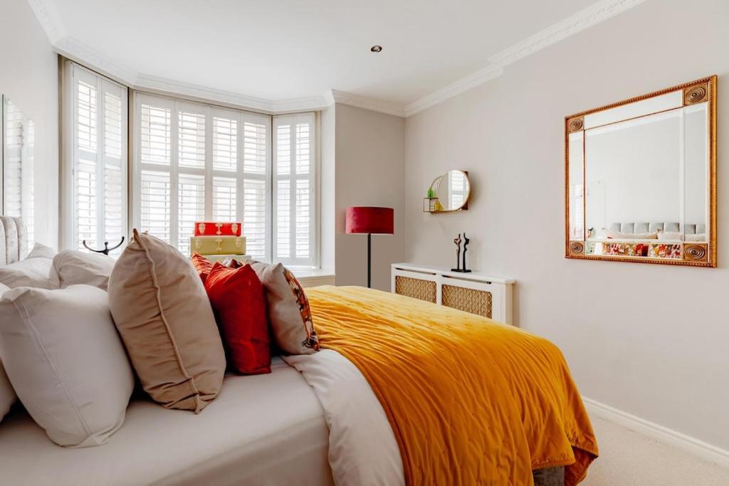 Apartment Revamped & Luxxe For Covent Garden Lovers! Adorable For Families & Friends
