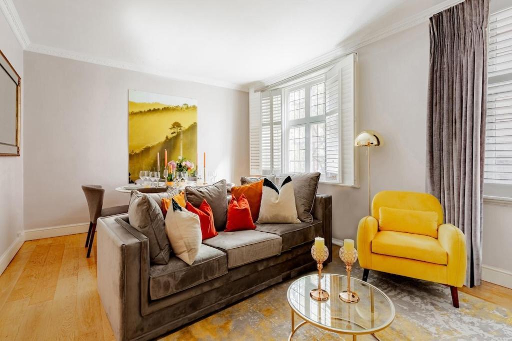 Apartment Revamped & Luxxe For Covent Garden Lovers! Adorable For Families & Friends *