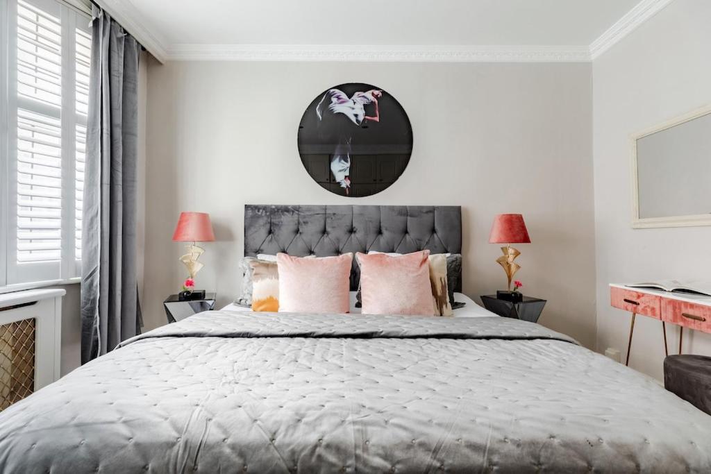 Revamped & Luxxe For Covent Garden Lovers! Adorable For Families & Friends Apartment *