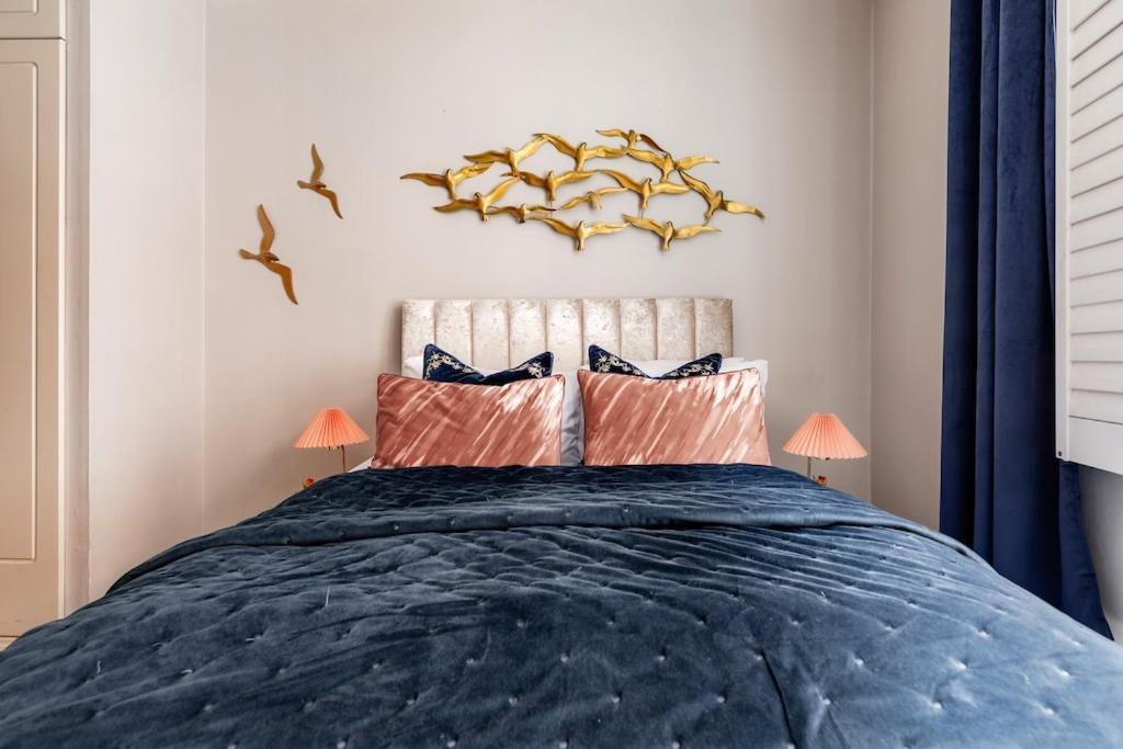 Apartment Revamped & Luxxe For Covent Garden Lovers! Adorable For Families & Friends London
