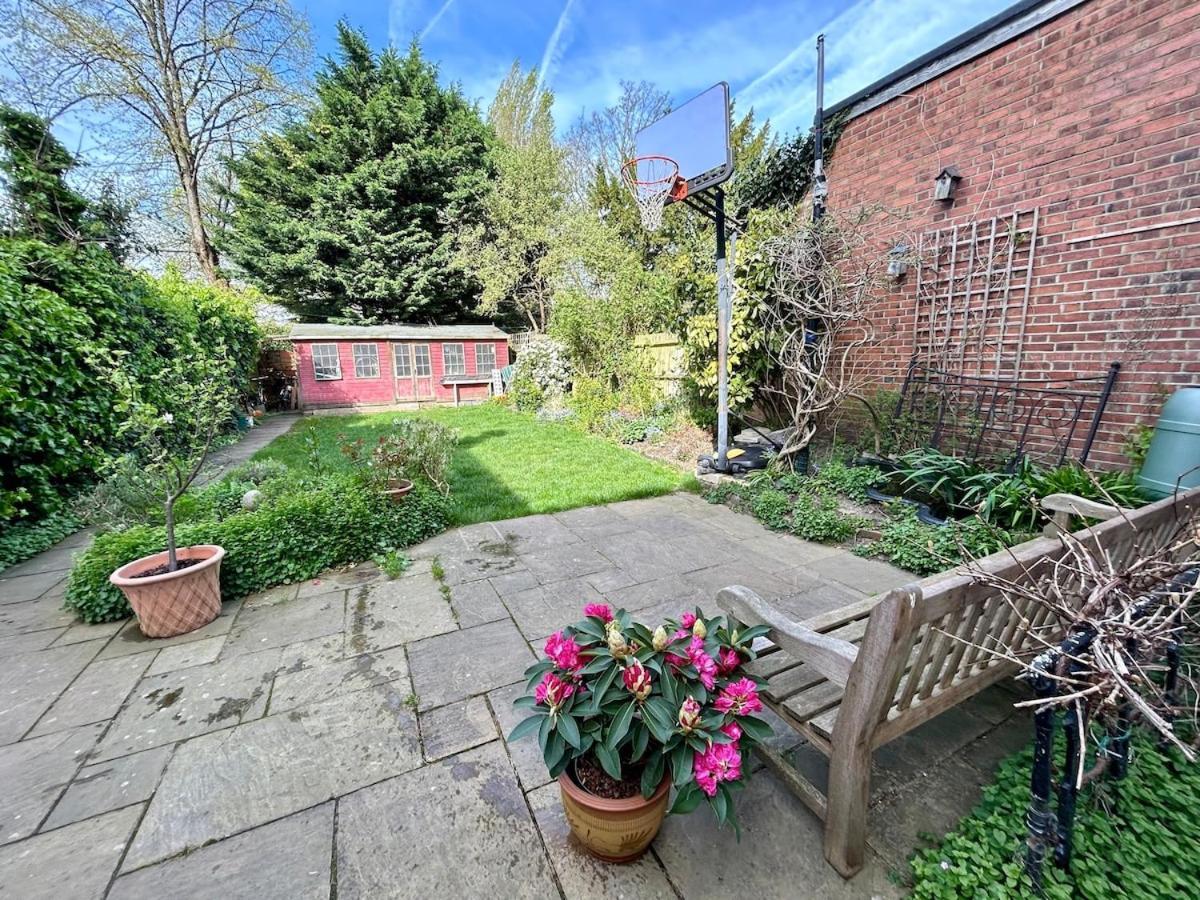 Spacious Comfortable Flat With Free Parking In East Finchley, Muswell Hill & Close To Alexandra Palace Apartment London