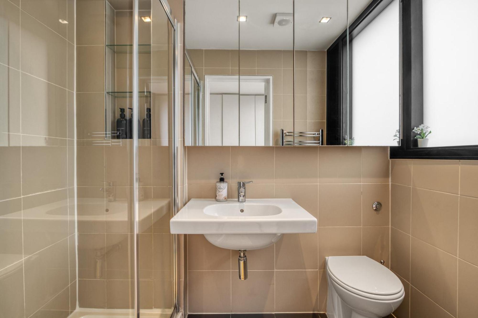 Award Winning 2 Bedroom House, King's Cross Apartment London