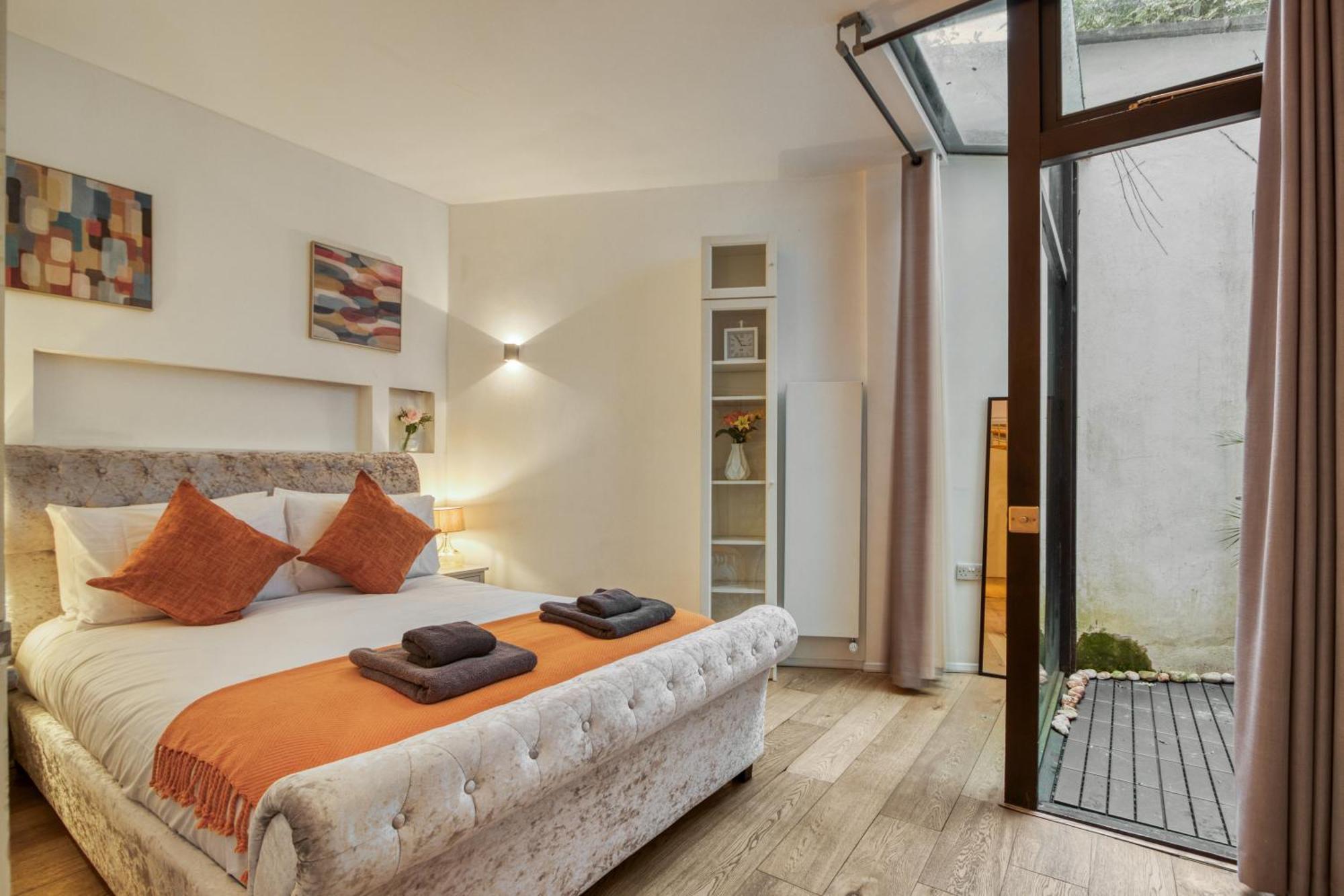 Award Winning 2 Bedroom House, King's Cross * London