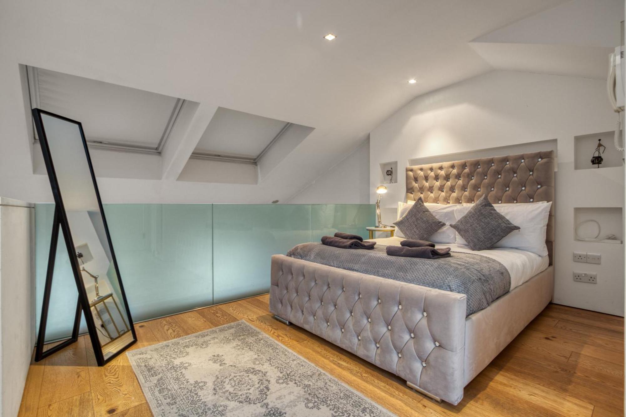 Award Winning 2 Bedroom House, King's Cross Apartment London