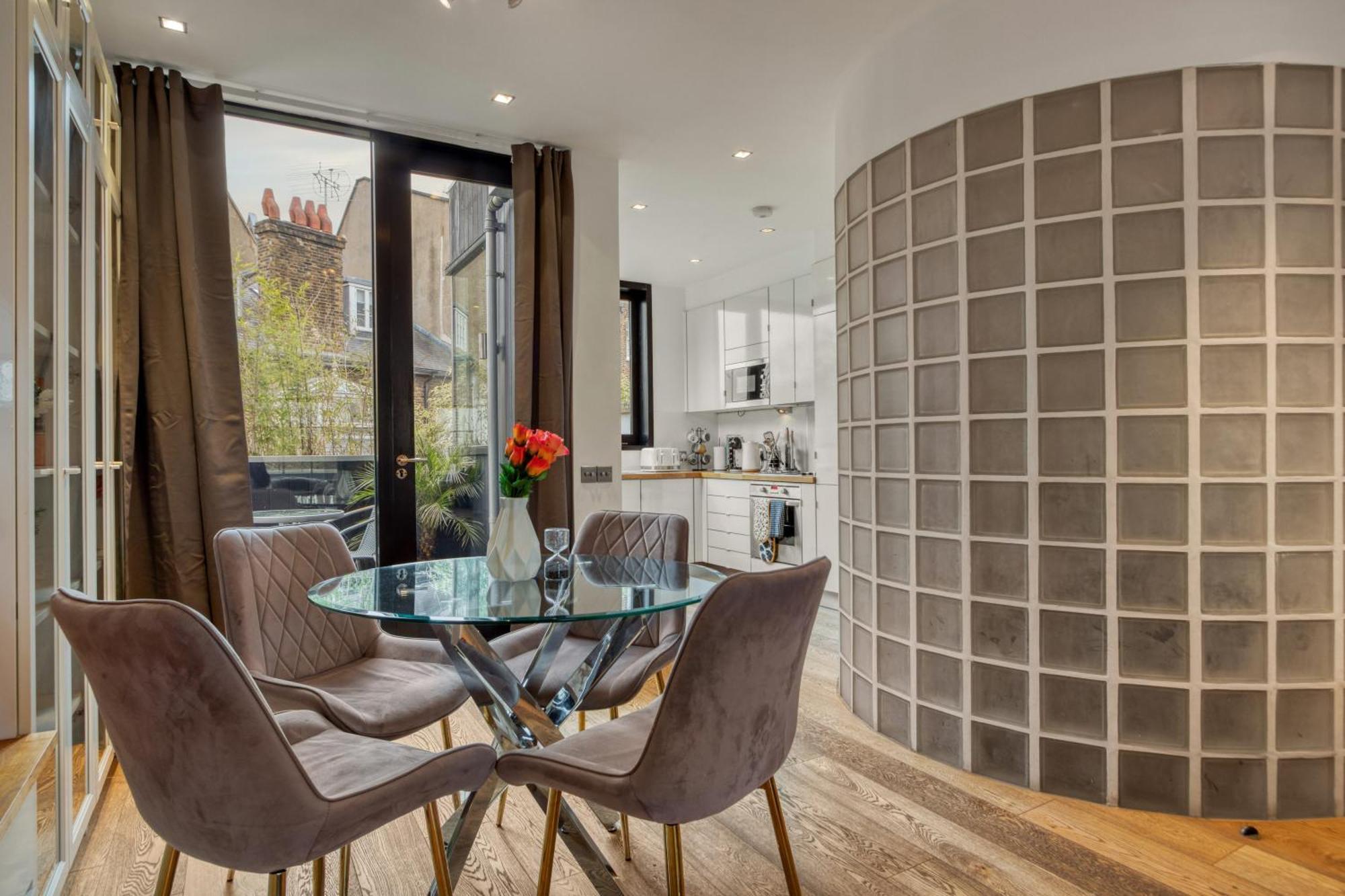 Award Winning 2 Bedroom House, King's Cross Apartment London