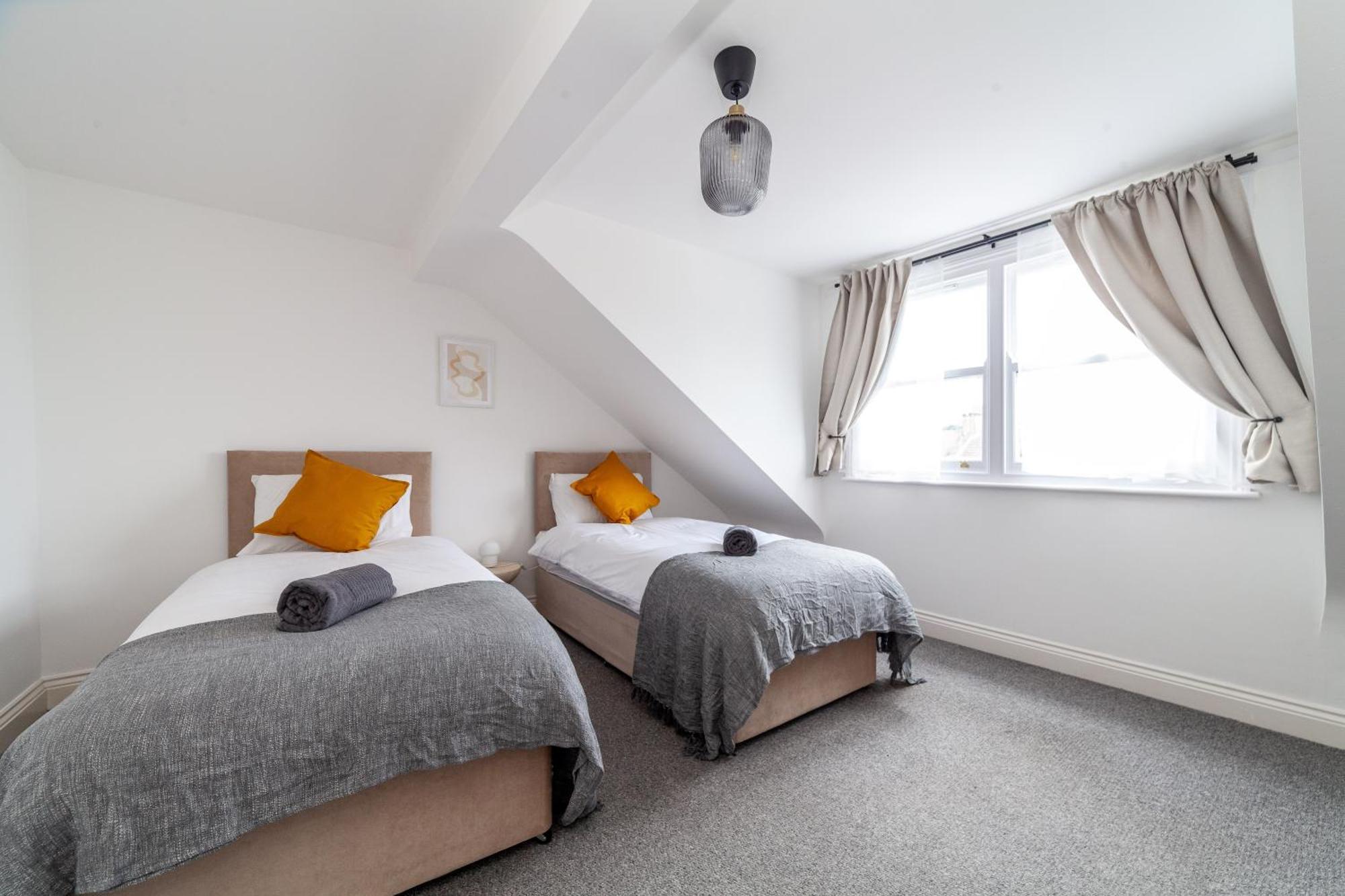 Arte Serviced Stratford - 3 Bedrooms 2 Bathrooms London, Stratford, Maryland, Free Parking, Garden, Weekly Or Monthly - Up To 8 Guests Feriehus