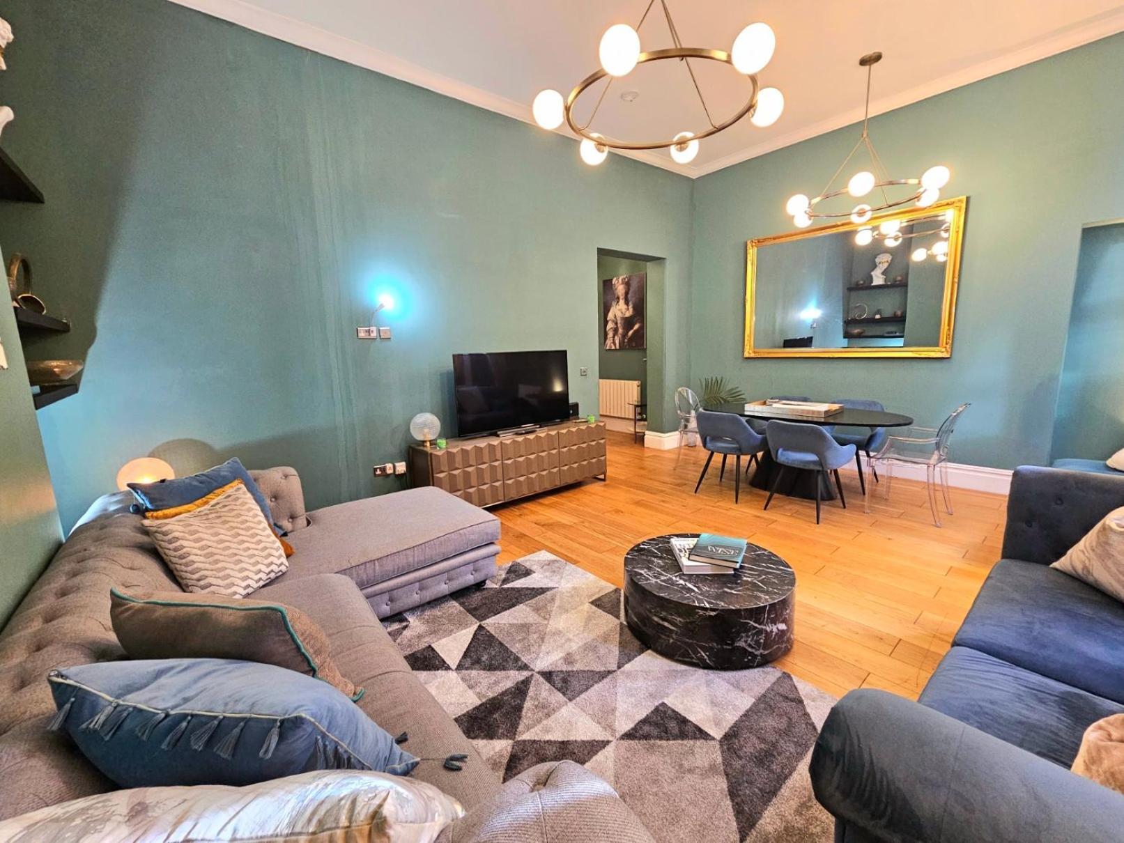 Apartment Stunning Hyde Park Home, Ground Floor Maisonette, Duplex, Near Tube Metro Stations London